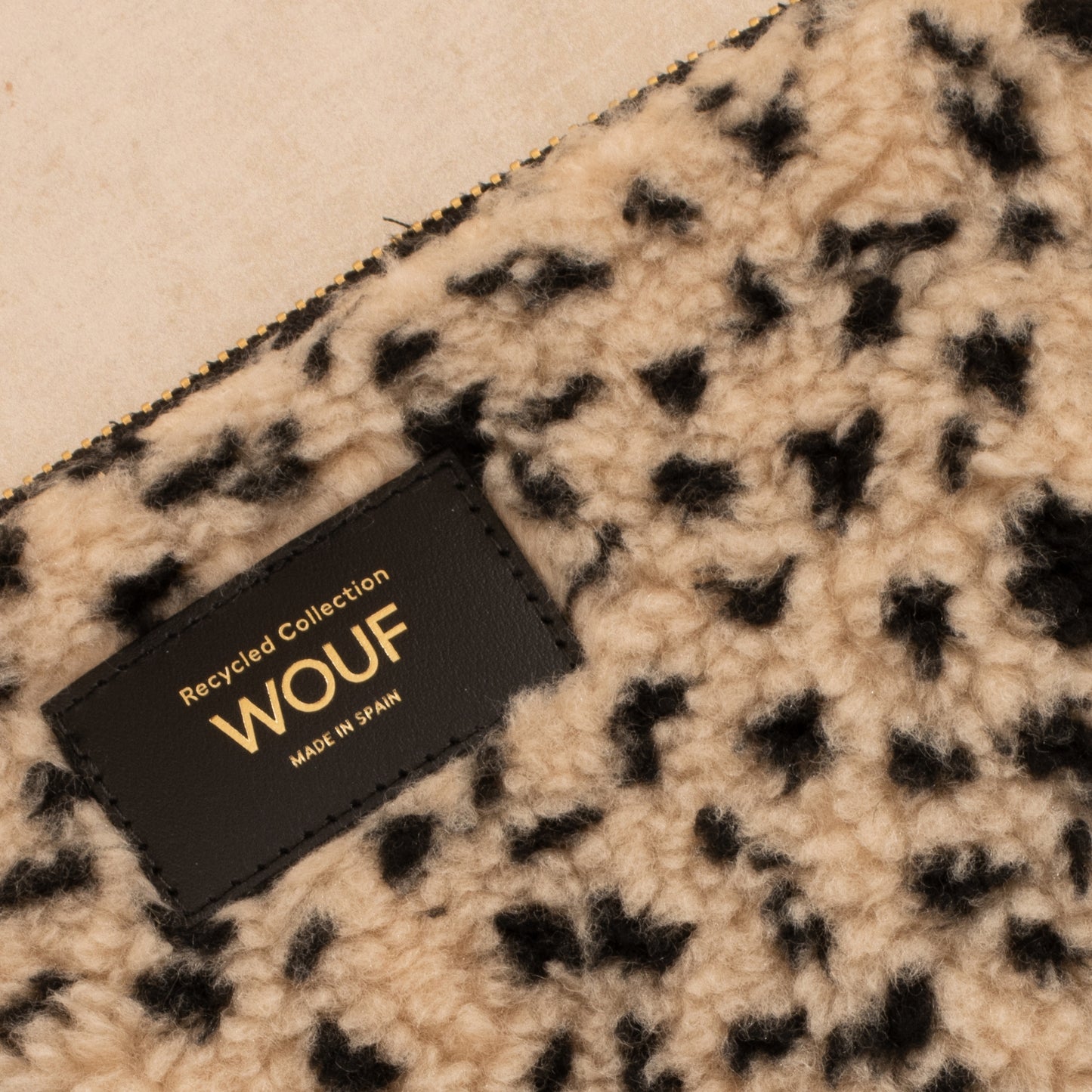 Fluffy Pouch Wouf Logo