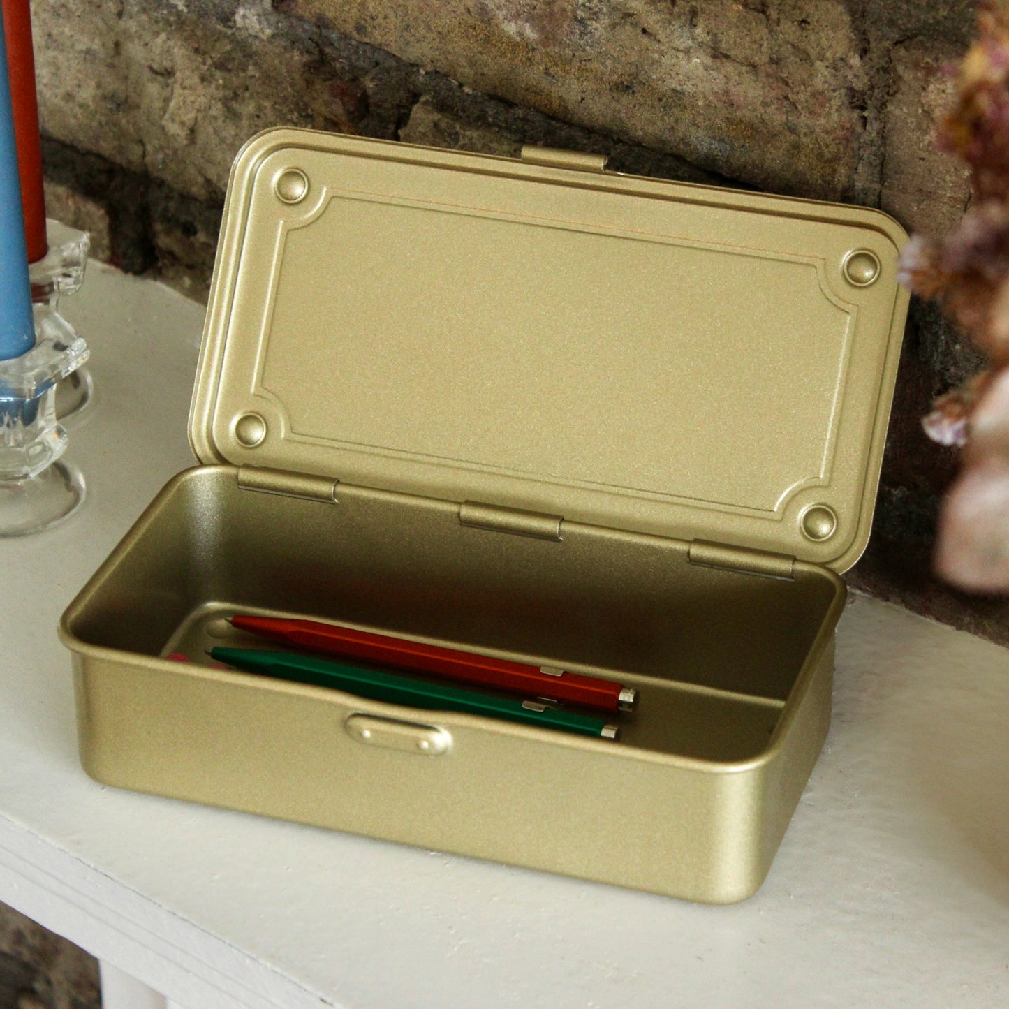 Trunk toolbox gold
